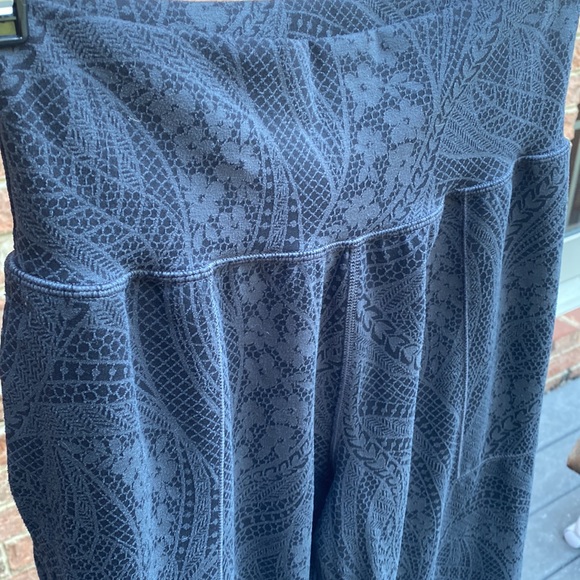 Athleta Salutation Textured Knit Joggers.  High waist wide band.  Size S - Picture 4 of 12